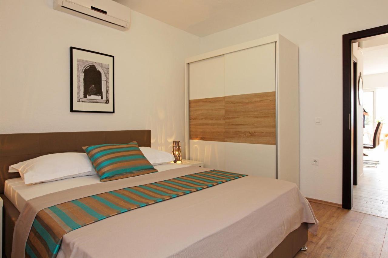 Iris Apartments Bol (Adults Only) Exterior photo
